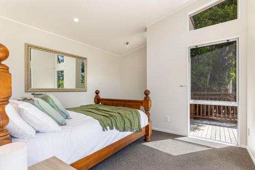 Ένα ή περισσότερα κρεβάτια σε δωμάτιο στο Rainforest Retreat 4Bdr