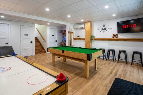 Meja biliard di Spa and Billard - Chalet Le Silverson