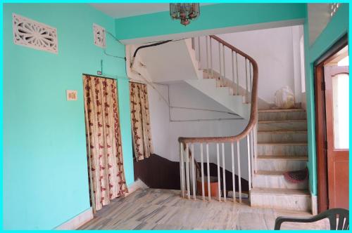 Gambar di galeri bagi HOTEL - SRK DIVINE Palace - Near The Holy Shree Kashi Vishwanath Temple - Free Wi-Fi & Fully Air Conditioning Hotel - Restrurant & Lift Facility - Best Hotel In Varanasi di Rāmnagar