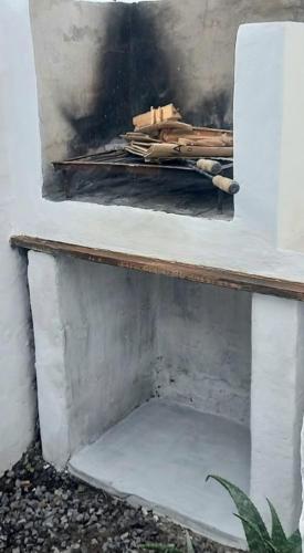 a wooden shelf with a bunch of objects on it at Perla Gris Chascomus Departamento a 3 cuadras de la laguna y 4 del centro in Chascomús