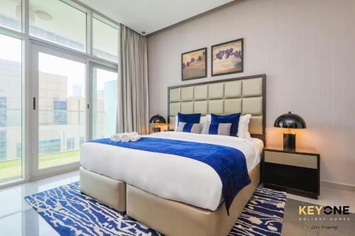 Majestine Living Stylish Studio with Canal View