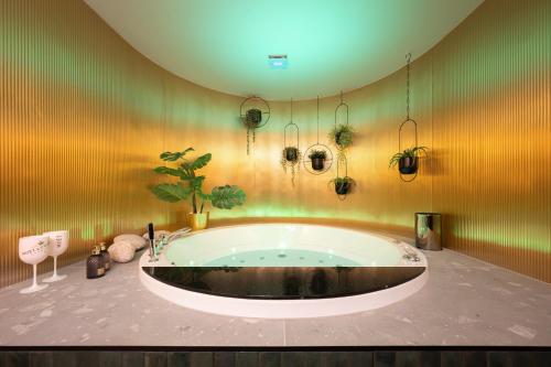 GOLDEN GOLF Brno with WHIRLPOOL, GARDEN and free PARKING