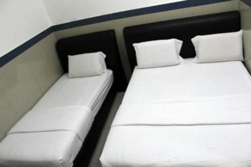 Letto o letti in una camera di Burmahtel Hotel