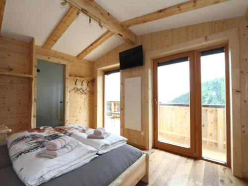 Katil atau katil-katil dalam bilik di Chalet in Zillertal near Ski Slopes