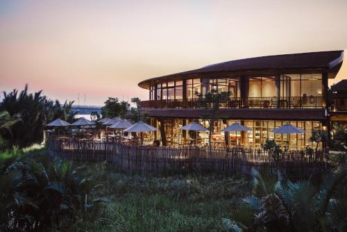 Tòa nhà nơi khách sạn tọa lạc