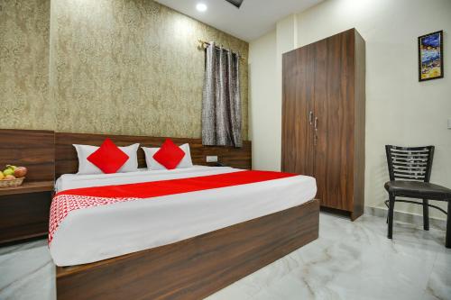 Cama o camas de una habitación en Hotel O Shiva Residency