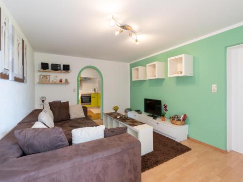 TV a/nebo společenská místnost v ubytování Special Apartment in Walchen with Private Terrace