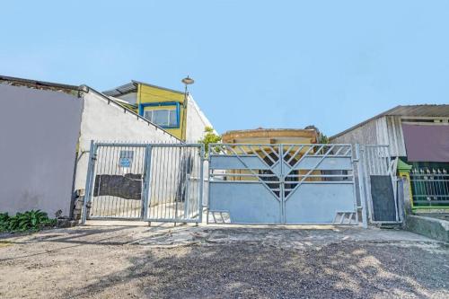 a gate in front of a building at Hotel O Wonoayu Residence Syariah in Sidoarjo