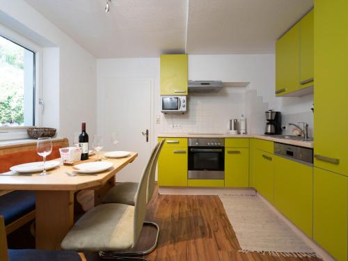 Kuchyň nebo kuchyňský kout v ubytování Special Apartment in Walchen with Private Terrace