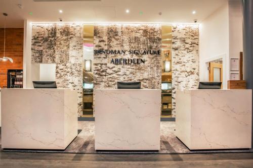 a lobby with marble walls and a sign that reads argonne synonym explorer at Sandman Signature Aberdeen Hotel & Spa in Aberdeen
