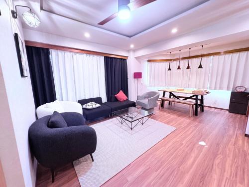 a living room with a couch and a table at Spacious Family Stay Shinagawa-Kokoro House 3 in Tokyo