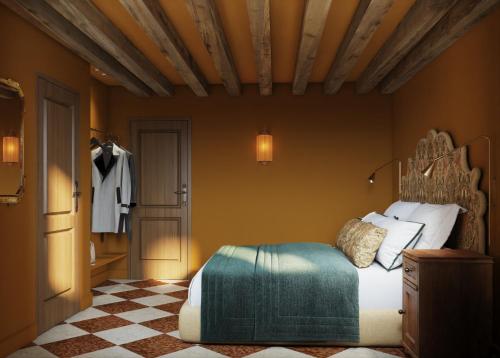 1 dormitorio con 1 cama y pasillo con armario en Hotel Riva, en Venecia