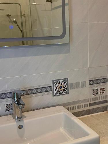 a bathroom with a sink and a mirror and a sink at SONA Hotel - Muine, Phan Thiet, Summerland in Ấp Chợ Dinh