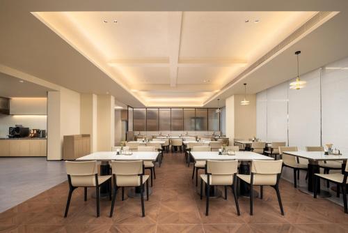 Restaurace v ubytování Atour Hotel Guangzhou Yuexiu Taojin Subway Station -Free shuttle bus to Canton Fair