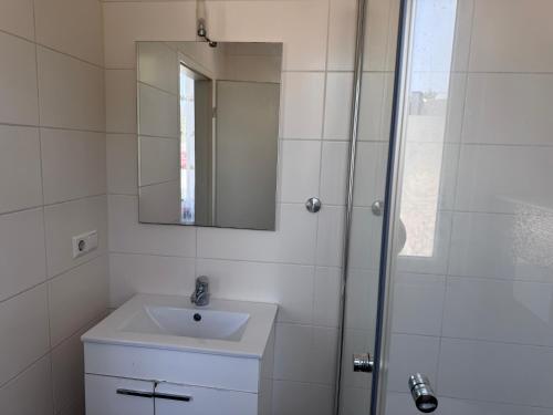 Ένα μπάνιο στο DanMa Ferienwohnung Apartment-Gemeinschaftsküche