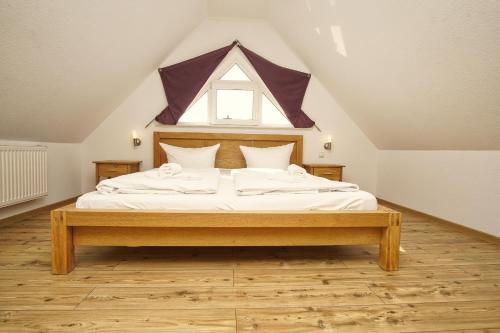 a bedroom with a bed with a large window at Balkon mit Meerblick, gratis Nutzung vom AHOI Erlebnisbad und Sauna in Sellin - Haus De niege Wech FeWo 03 in Thiessow