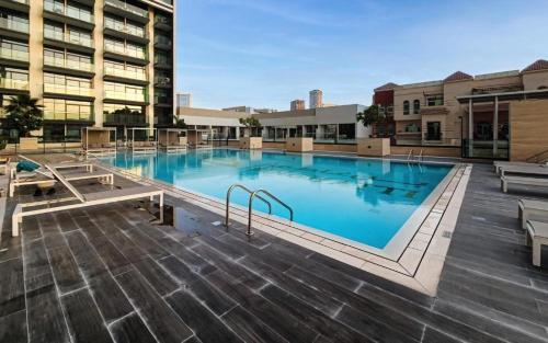 Modern Luxury Fully Furnished 1BH Apartment in Binghatt Emerald JVC - Easy Access to JBR, Circle Mall & Dubai Hills Mall