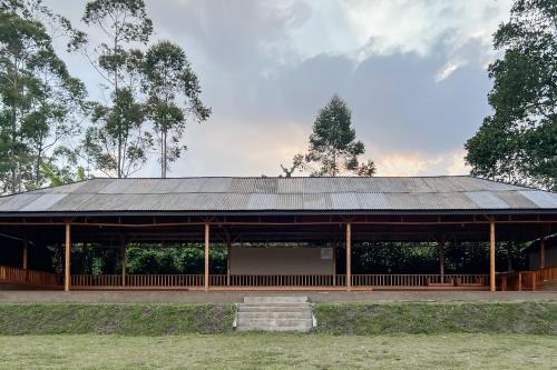 Taman di luar The Kabayan Pangalengan Mitra RedDoorz