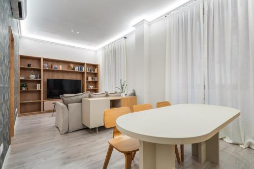 Cozy San Bernardo with terrace by Cómodo Madrid