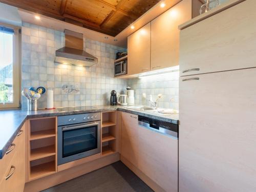 Kuchyň nebo kuchyňský kout v ubytování Spacious apartment near the centre and ski resort