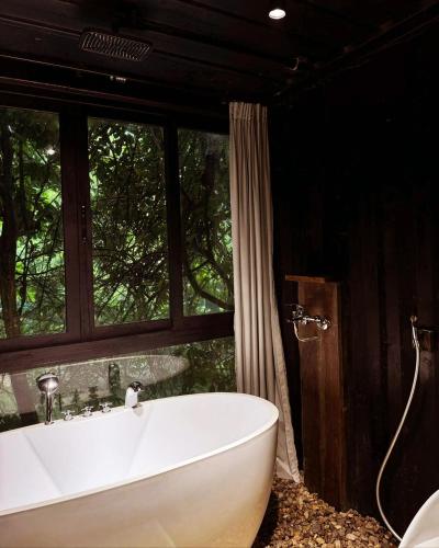 Φωτογραφία από το άλμπουμ του YesHue Eco Waterfall Retreat σε Hue