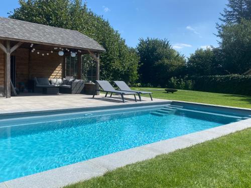 Πισίνα στο ή κοντά στο Brabant house with pool