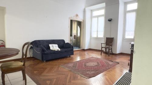 a living room with a couch and a rug at GAUDIO APPARTAMENTs A DUE PASSI DAL TEATRO ARISTON NEL CENTRO DI SANREMO in Sanremo