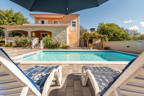 Holiday House Laetitia with pool