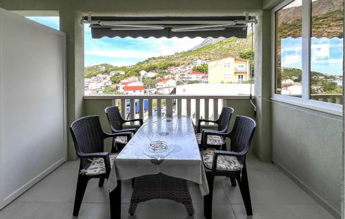 Cozy Apartment In Duce With Wifi