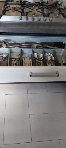 Kuchyň nebo kuchyňský kout v ubytování Le Calouni
