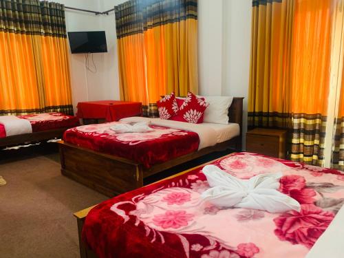 Ένα ή περισσότερα κρεβάτια σε δωμάτιο στο White Vintage Bungalow Nuwara Eliya