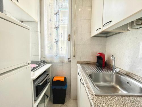 Η κουζίνα ή μικρή κουζίνα στο Angy's Home