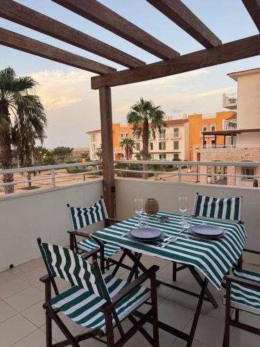 Vila Verde Lantana B103 by RPG Group