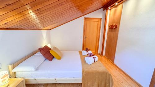 a small bedroom with a bed in a room at Residenza Marmarole by Ca-Sa Check in Pieve di Cadore