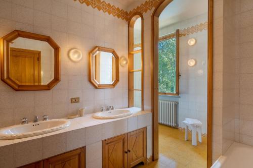 Ένα μπάνιο στο Villa Cinzia