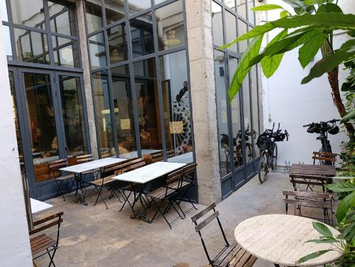 Restoran atau tempat lain untuk makan di Black Swan Hostel Sevilla
