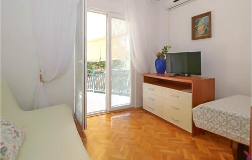 1 Bedroom Awesome Apartment In Gradac