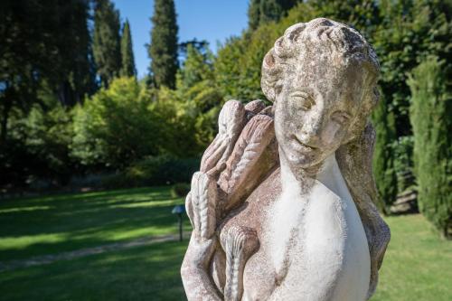 a statue of a girl holding a frisbee at Il Marchese Di Ronta in Ronta