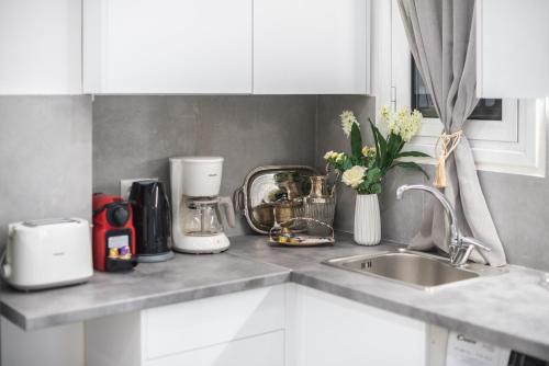 Elegant Dimitra, 2 Bedroom Apartment, by Acropolin & Metro