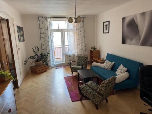 Stylish 90m2 2-Bedroom Apartment in Brno Centre with Balcony & Workspace