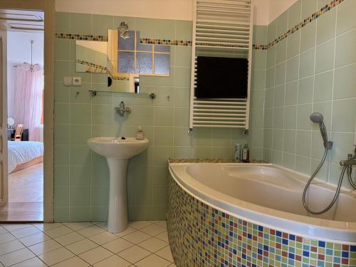 Koupelna v ubytování Stylish 90m2 2-Bedroom Apartment in Brno Centre with Balcony & Workspace