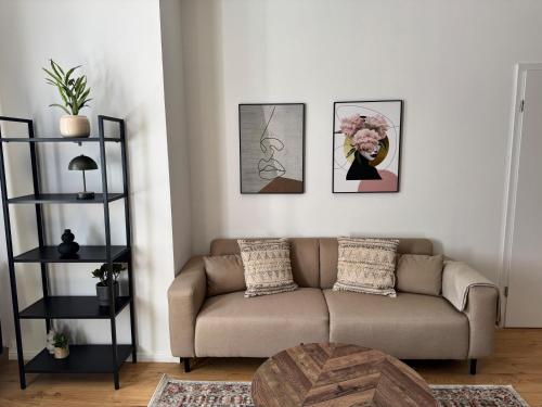 a living room with a couch and pictures on the wall at Appartement "Martha" mit 3 Schlafzimmern an Goitzsche Bitterfeld in Niederdorla