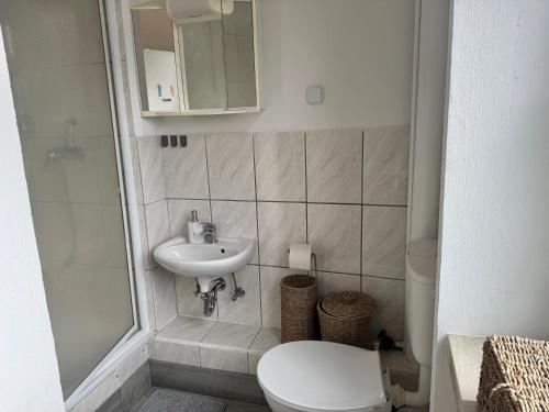 Koupelna v ubytování Einfaches Appartement "Nicky" mit 2 Zimmern