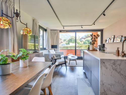 Appartement lumineux, 4 pers, terrasse, 700m centre et télécabine, WiFi, parking, draps inclus - FR-1-684-16
