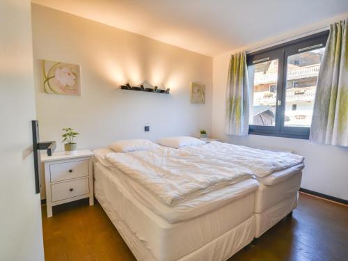 Appartement lumineux, 4 pers, terrasse, 700m centre et télécabine, WiFi, parking, draps inclus