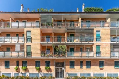Room 12 MILANO -Near Train Station -15 min Rho Fiera-Duomo-Malpensa