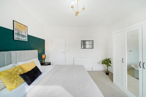 Voodi või voodid majutusasutuse Modern 3BR Home in Bedford, Sleeps 5 toas