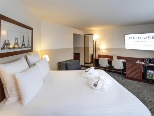 Ένα ή περισσότερα κρεβάτια σε δωμάτιο στο Mercure Paris Gare Montparnasse TGV