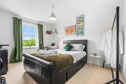 a bedroom with a large bed and a window at Leamington Spa Warwick Place Apartments in Leamington Spa