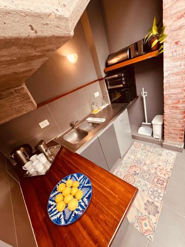 a kitchen with a plate of fruit on a wooden table at Casa Waikiki in Mar del Plata